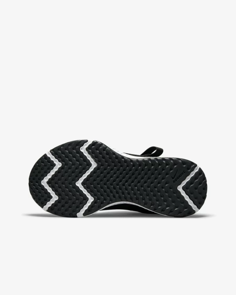 Nike Revolution 6 FlyEase 4E Big Kids' Road Running Shoes - Black/Dark Smoke Grey/White - Easy On/Off for Boys and Girls