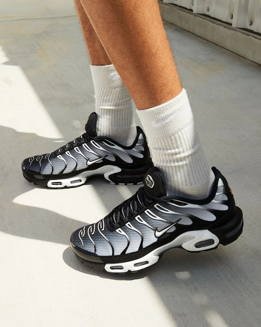 Nike Air Max Plus Men's Shoes - Black/Metallic Silver/White | Running & Athletic Sneakers