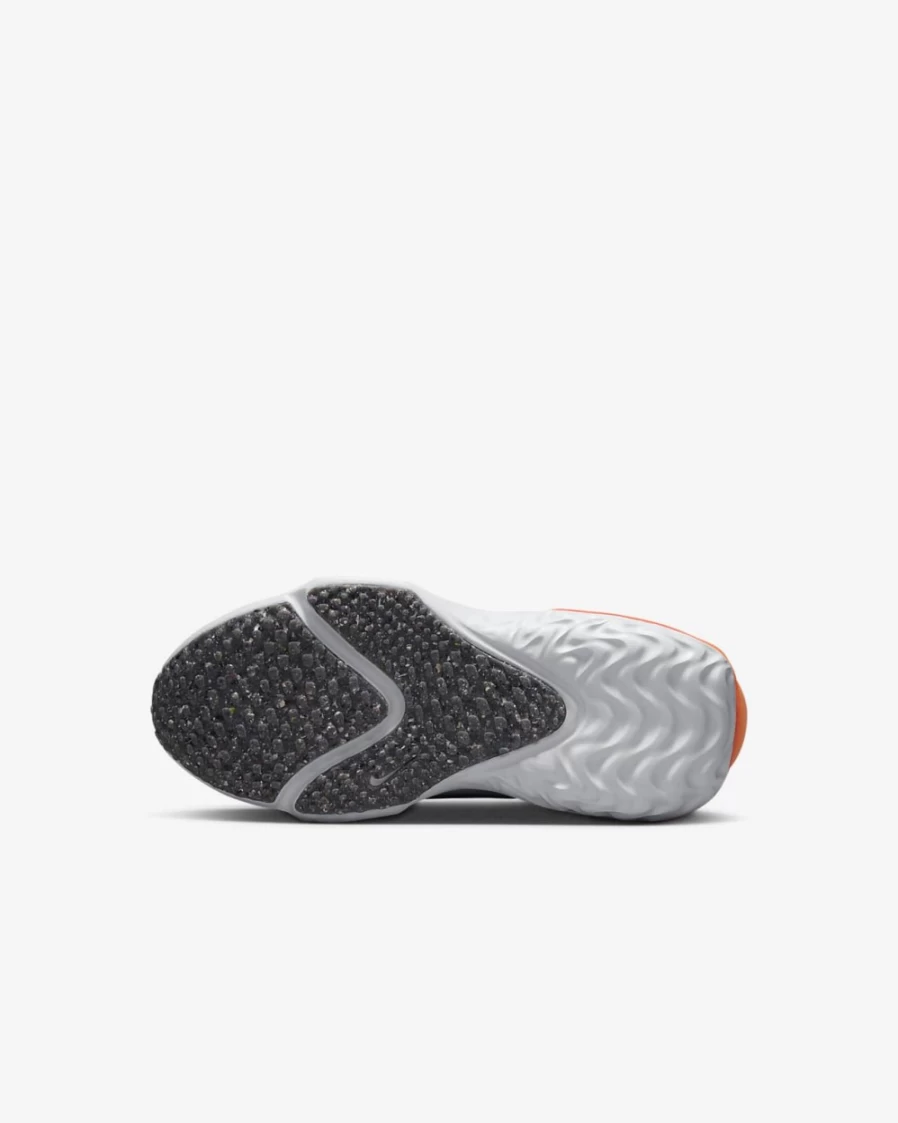 Nike Run Flow Easy On/Off Kids' Running Shoes for Boys & Girls in Photon Dust/Purple Pulse/Total Orange/Black