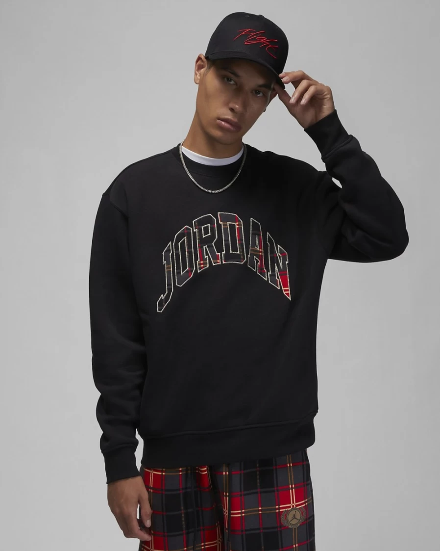 Nike Jordan Essential Holiday Fleece Crew Sweatshirt for Men in Black/Rattan