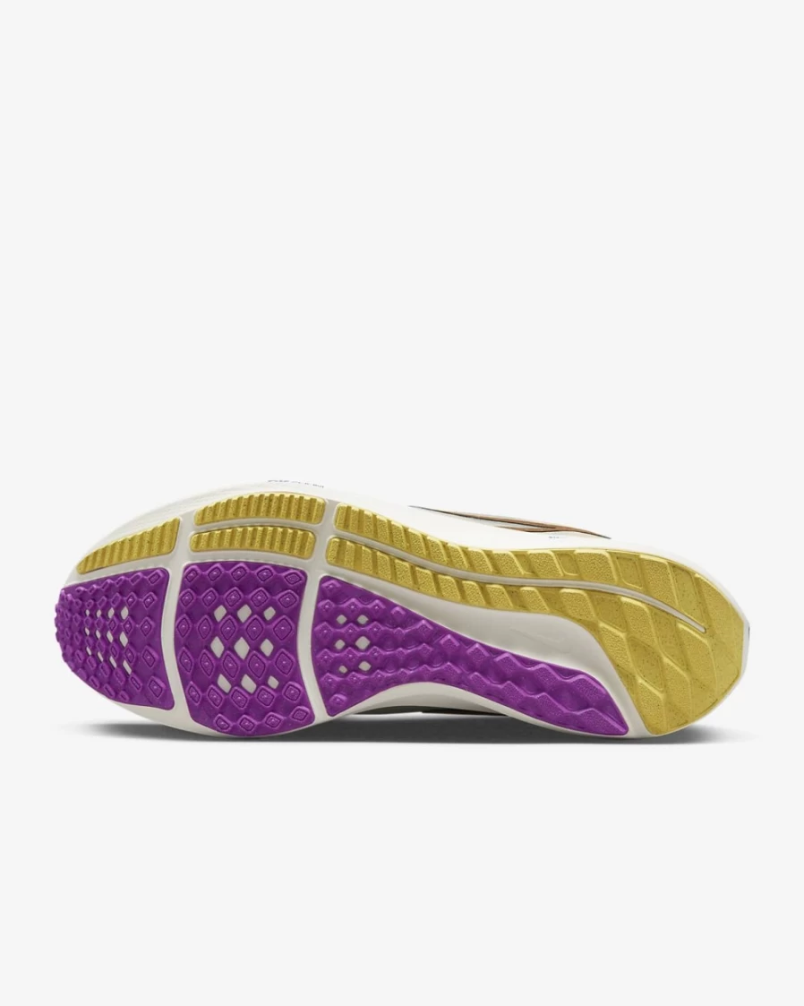 Nike Pegasus 39 Premium Men's Road Running Shoes - Sanddrift/Coconut Milk/Stadium Green/Ale Brown